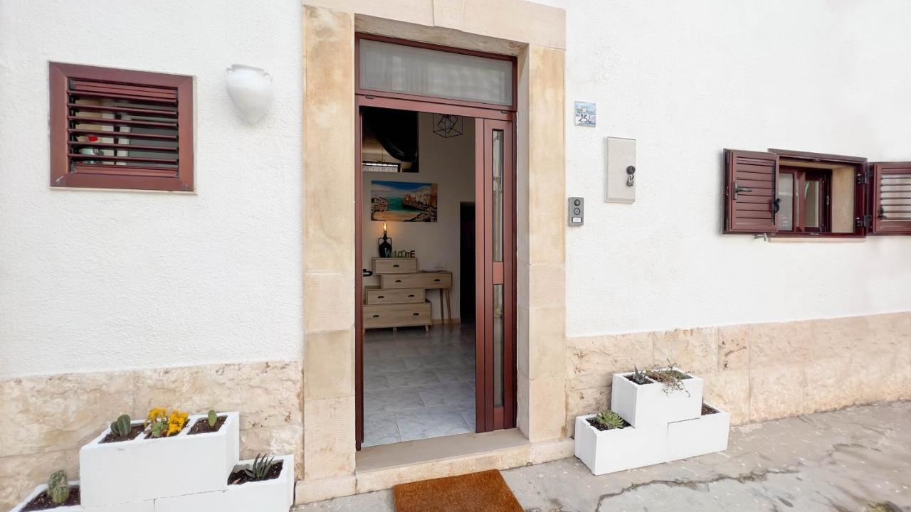 Wepuglia - La Dimora Di Mara Apartment Полиняно а Маре Екстериор снимка